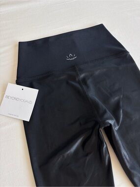 Beyond Yoga Sportgloss Smooth Operator High Waisted Midi Legging Black Small